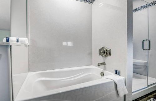 Depoe Bay House | Ocean Overlook 3 Ensuite Bedrooms, Game Lounge, Pet-Friendly & Family Ready