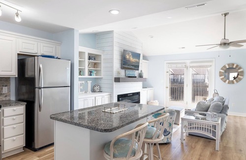 Emerald Isle Condo | Ocean Reef 17-B2 - Almost Oceanfront 2BR 2BA - Complex Amenities