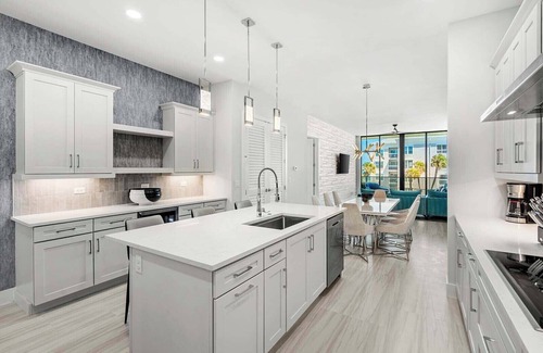 Melbourne Beach Condo | Ocean's Edge | Lavish NEW Condo w Beach Views, Cozy Decor & Fab Resort Amenities