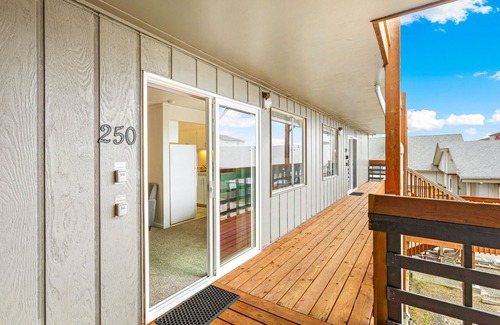 Ocean Shores Condo | Ocean Sand & Surf. Plus Adventures in Town.