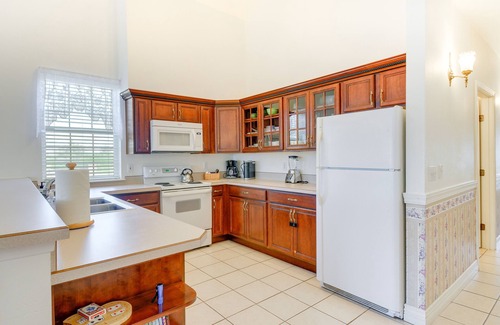 Ocean Shores Condo | Ocean Shores Condo w/Private Tub < 1 Mi to Beach!