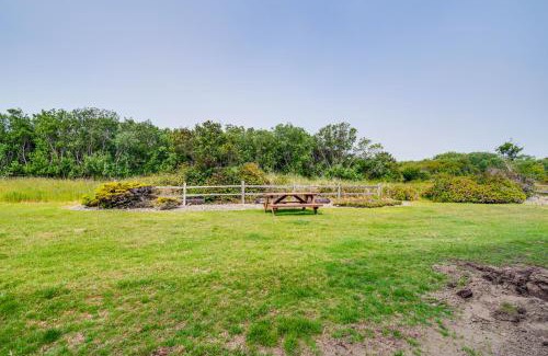 Ocean Shores Apartment | Ocean Shores Condo with Balcony Less Than 1 Mi to Beach!