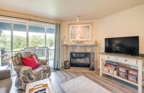 Ocean Shores Apartment | Ocean Shores Condo with Balcony Less Than 1 Mi to Beach!