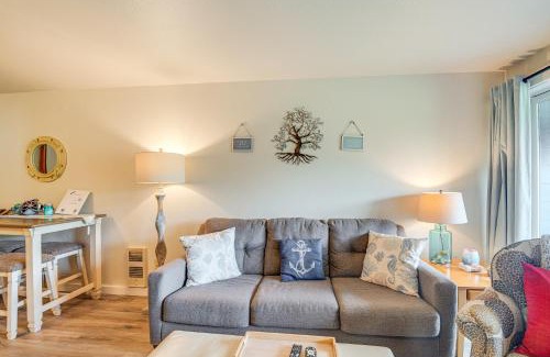 Ocean Shores Apartment | Ocean Shores Condo with Balcony Less Than 1 Mi to Beach!