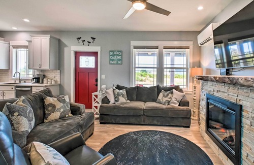 Ocean Shores House | Ocean Shores Getaway w/Fireplace & Hot Tub!