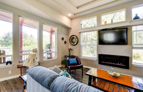 Ocean Shores House | Ocean Shores Retreat with Porch and Canal Views!