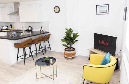Peacehaven House | Ocean Side with Free Parking By My Getaways