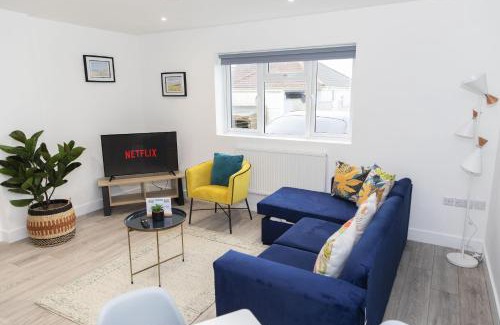 Peacehaven House | Ocean Side with Free Parking By My Getaways