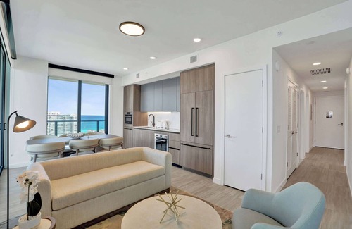 North Beach Condo | Ocean & Skyline Views from this Stylish 4BR Condo – Miami Beach