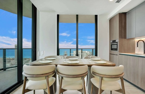 North Beach Condo | Ocean & Skyline Views from this Stylish 4BR Condo – Miami Beach