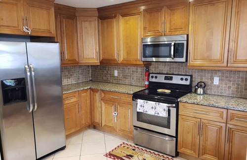 Lantana House | Ocean Vacation Breeze Your best vacation spot only 1 mile to the Lantana Beach.