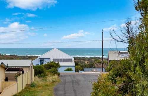 Goolwa Beach House | Ocean View 12 Corcoran Ave Goolwa Beach - BYO Linen
