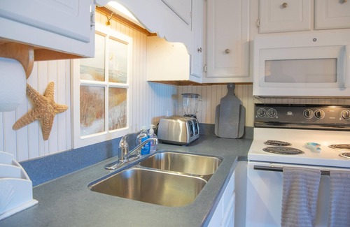 Ash Condo | Ocean View, 2 Bedroom, 2 Bath with direct beach access and pool