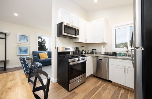 Pacifica House | Ocean View! 2BR Townhouse, 2-car Garage