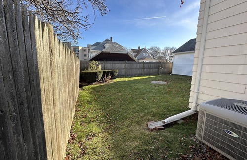 Quincy Apartment | Ocean View 3 BR Room w Parking