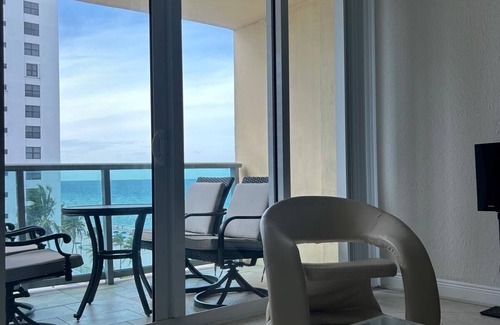 Hollywood South Central Beach Condo | Ocean View - Amazing Newly renovated Apartment Right On The Beach. 1BR, 1 1/2 B