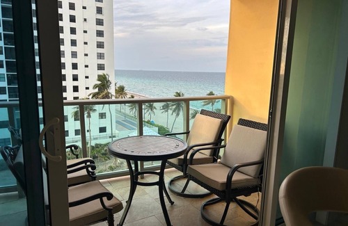 Hollywood South Central Beach Condo | Ocean View - Amazing Newly renovated Apartment Right On The Beach. 1BR, 1 1/2 B