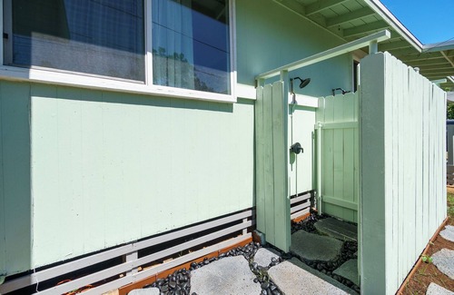 Waialee House | Ocean View and across the street from OCEAN!