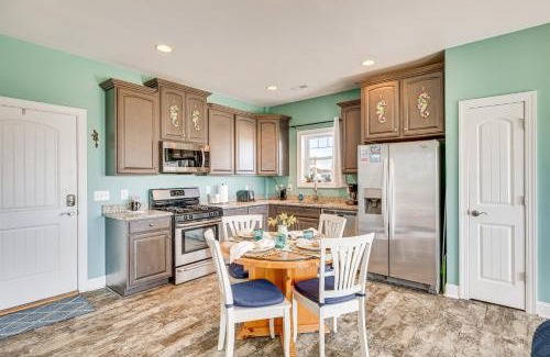 Emerald Isle Apartment | Ocean-View Apt in Emerald Isle - Walk to Beaches!