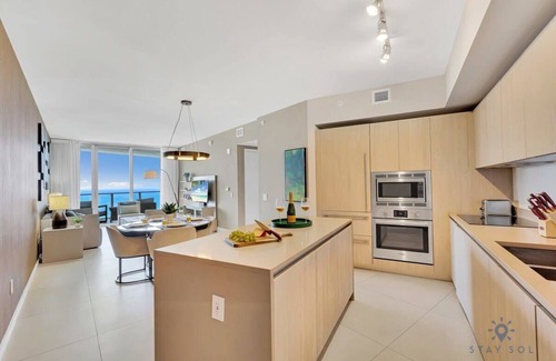 Hollywood South Central Beach Apartment | Ocean View Balcony|Beachfront Resort |Amazing Pool