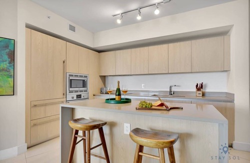 Hollywood South Central Beach Apartment | Ocean View Balcony|Beachfront Resort |Amazing Pool