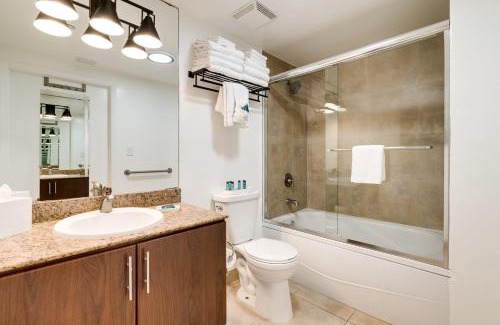 Coconut Grove House | Ocean View Balcony steps from Restaurants, Peacock Park & Marina