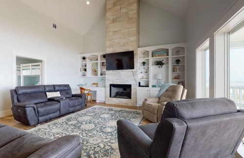 Gilchrist House | Ocean View Beauty - gorgeous 4 bed, 4 bath in private area of the beach!