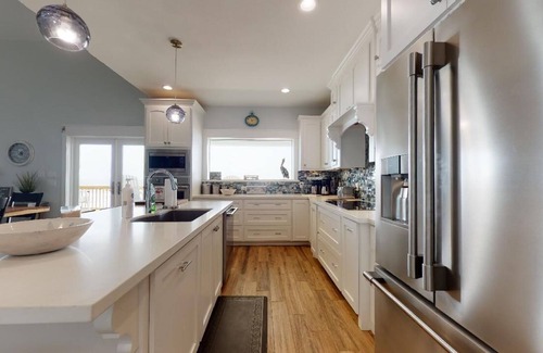 Gilchrist House | Ocean View Beauty - gorgeous 4 bed, 4 bath in private area of the beach!