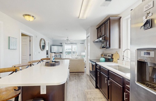 North Myrtle Beach Condo | Ocean-view condo near the beach with pool, balcony, central AC & washer/dryer