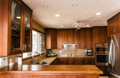 Kona Palisades House | Ocean View Close to Airport & Beaches