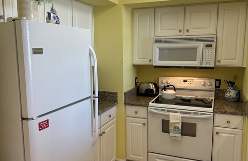 North Myrtle Beach Condo | Ocean View Condo - Beach Front Pool and Hot tub!