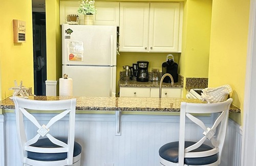 North Myrtle Beach Condo | Ocean View Condo - Beach Front Pool and Hot tub!