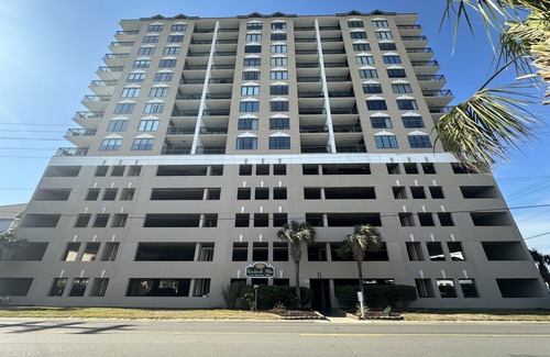 North Myrtle Beach Condo | Ocean View Condo - Beach Front Pool and Hot tub!