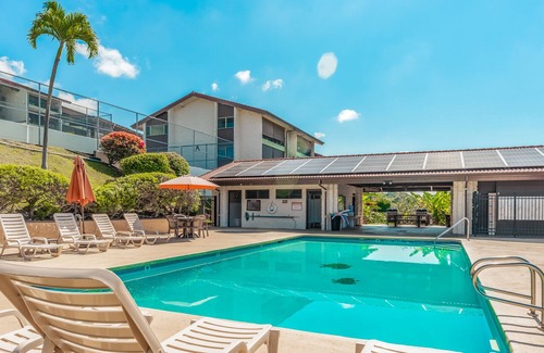 Honalo Condo | Ocean-view condo in great location with outdoor pool, sports courts, & lanai