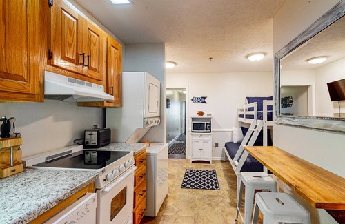 Myrtle Beach Condo | Ocean-view condo near the beach with private balcony & seasonal pool