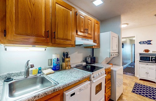 Myrtle Beach Condo | Ocean-view condo near the beach with private balcony & seasonal pool