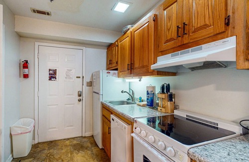 Myrtle Beach Condo | Ocean-view condo near the beach with private balcony & seasonal pool
