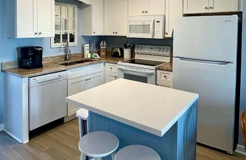 Gulf Shores Condo | Ocean view condo steps from the Beach!