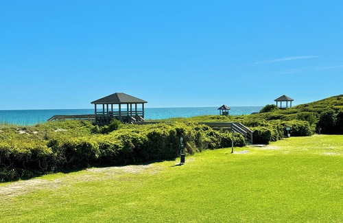 Atlantic Beach Apartment | Ocean View Condo Pet Friendly Pool Private Beach
