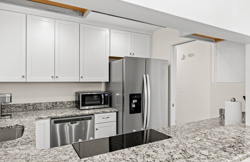East Mesa Condo | Ocean-view condo in Santa Barbara steps to beach with pool & balcony