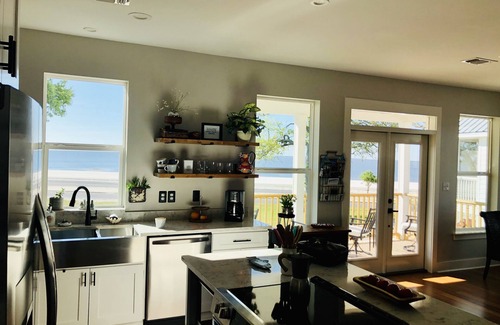 Long Beach House | Ocean view from EVERY room? Welcome to The Beach House! 3bed 3bath!