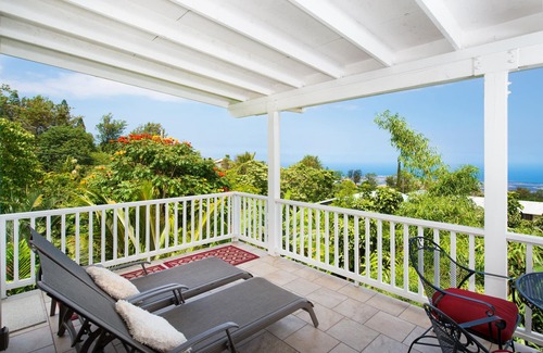 Kalaoa House | Ocean View, Full Kitchen, Gorgeous Top Floor Suite surrounded by Tropical Garden