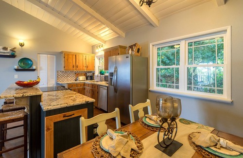 Kalaoa House | Ocean View Guest home at Cool Elevation! - 10 mins from Airport & Town