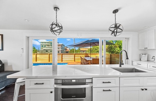 Ocean Bay Park House | Ocean View Home w/a Rooftop Sundeck, Free WiFi, Private Pool, & Central A/C