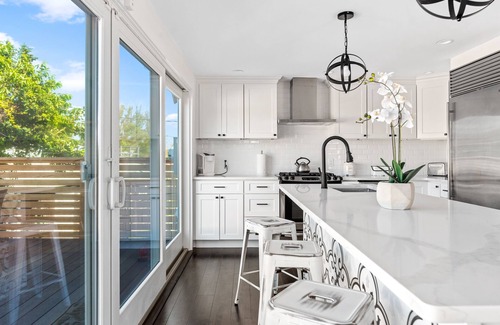Ocean Bay Park House | Ocean View Home w/a Rooftop Sundeck, Free WiFi, Private Pool, & Central A/C