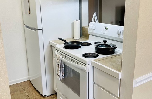 Bay Area Apartment | Ocean View! Lovely 1BD/1BA + Free Parking & Pool
