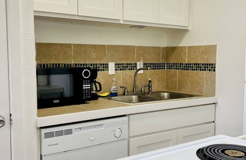 Bay Area Apartment | Ocean View! Lovely 1BD/1BA + Free Parking & Pool