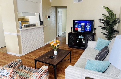 Bay Area Apartment | Ocean View! Lovely 1BD/1BA + Free Parking & Pool