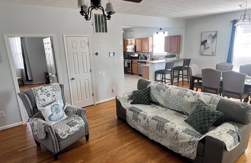 Willoughby Spit House | Ocean View Luxe Beach House. Sleeps 8! Seabreeze