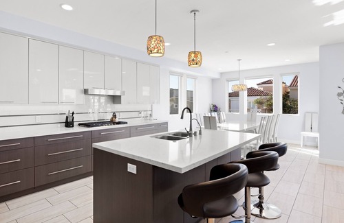 Hollywood Beach House | Ocean view modern home with bikes, grill, game tables, fireplace, W/D, & AC